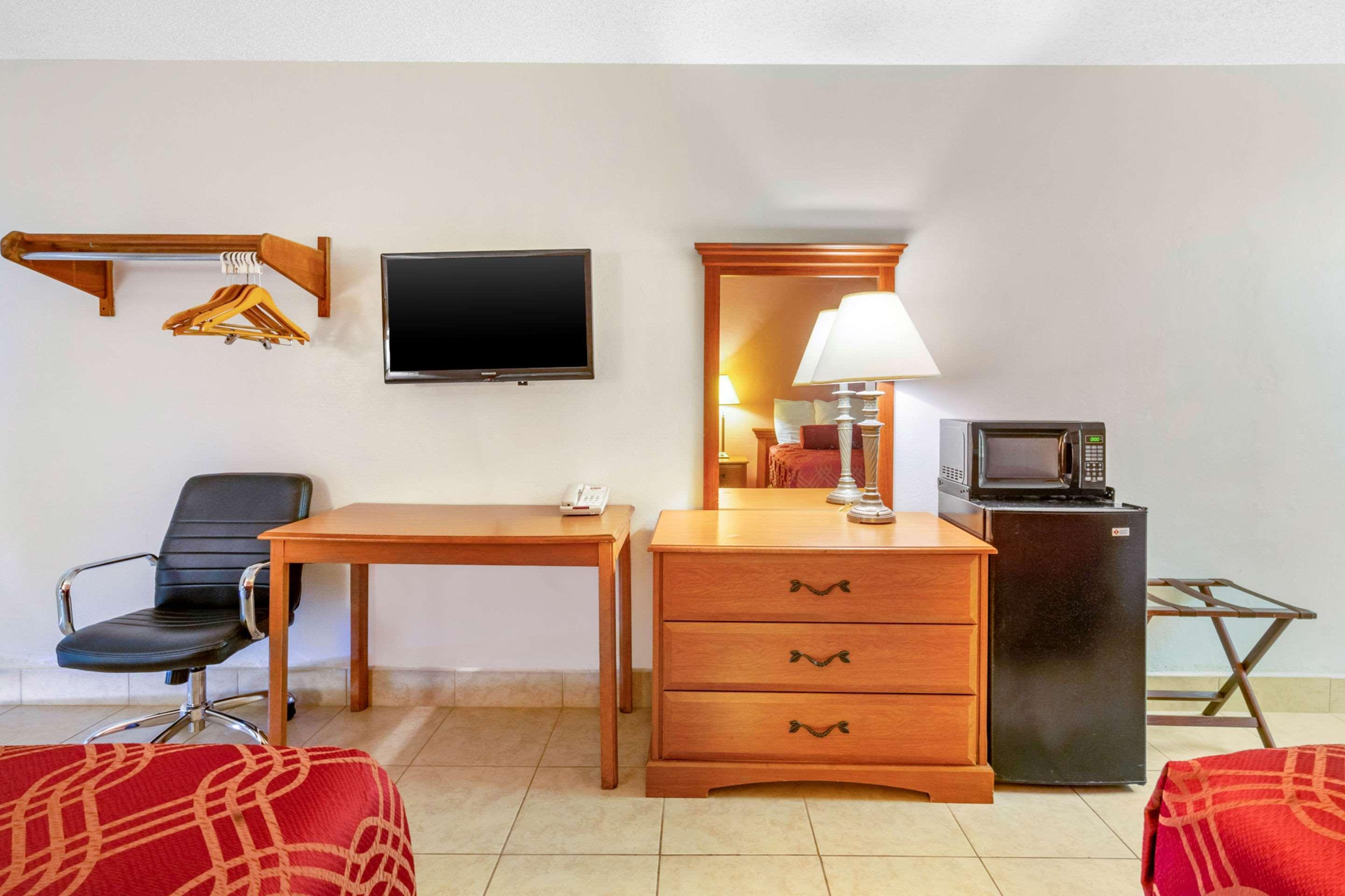 Econo Lodge North Норт-Форт-Маєрс Екстер'єр фото