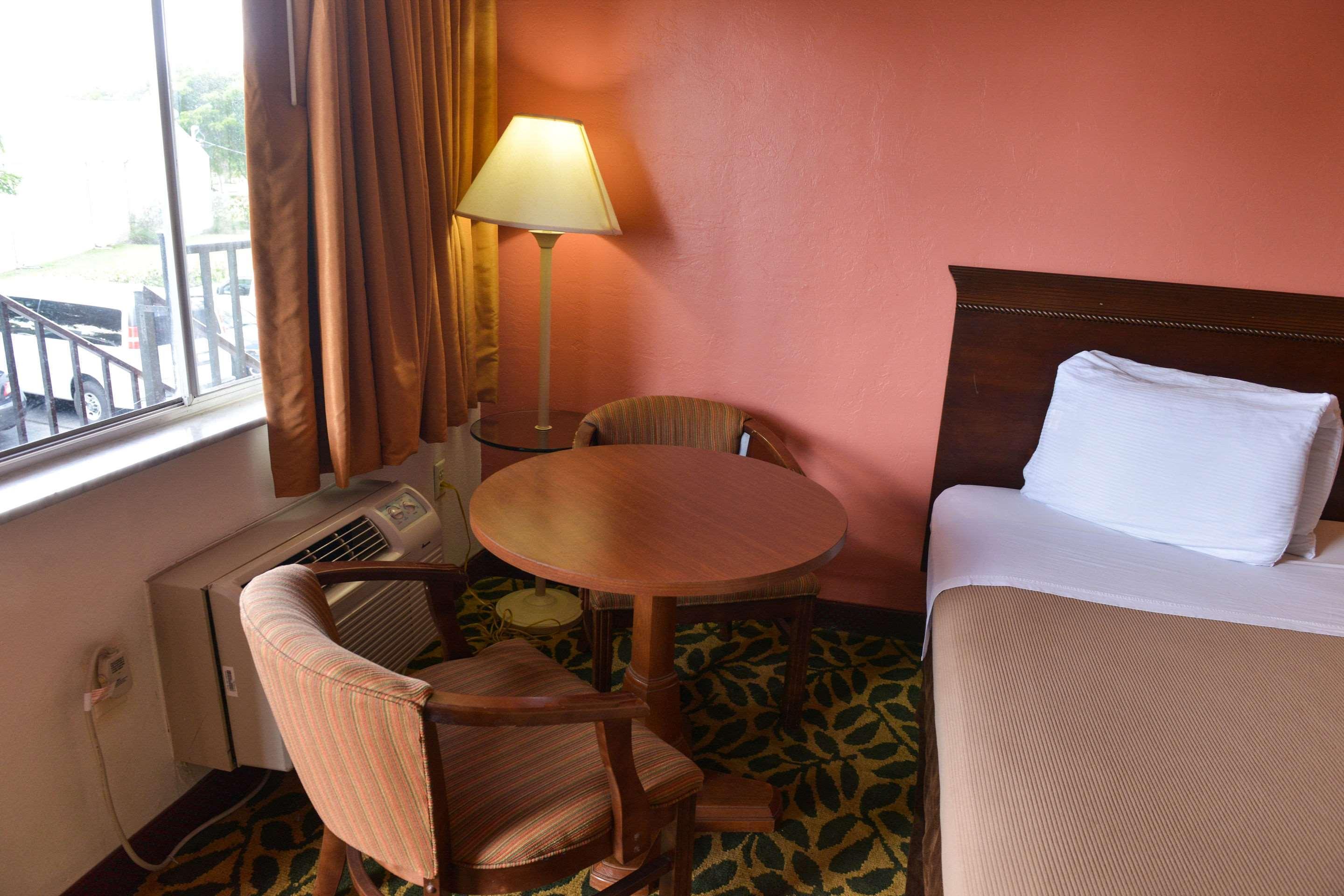 Econo Lodge North Норт-Форт-Маєрс Екстер'єр фото