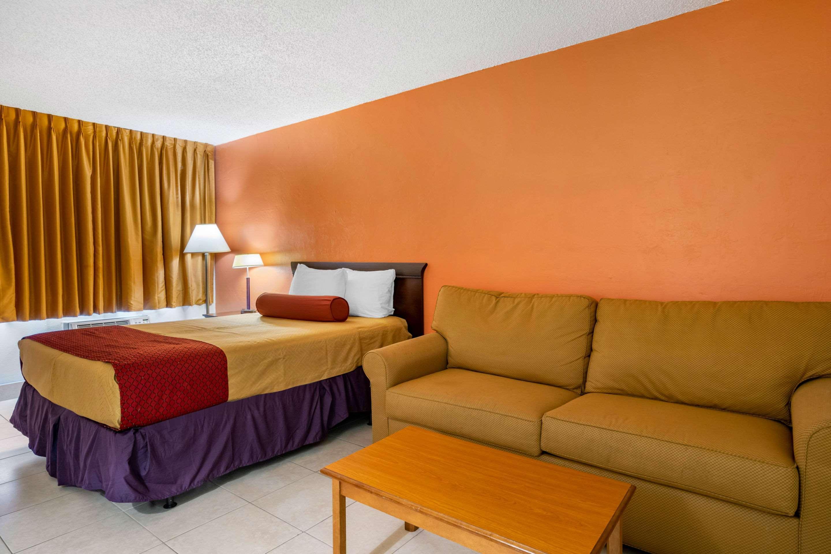 Econo Lodge North Норт-Форт-Маєрс Екстер'єр фото