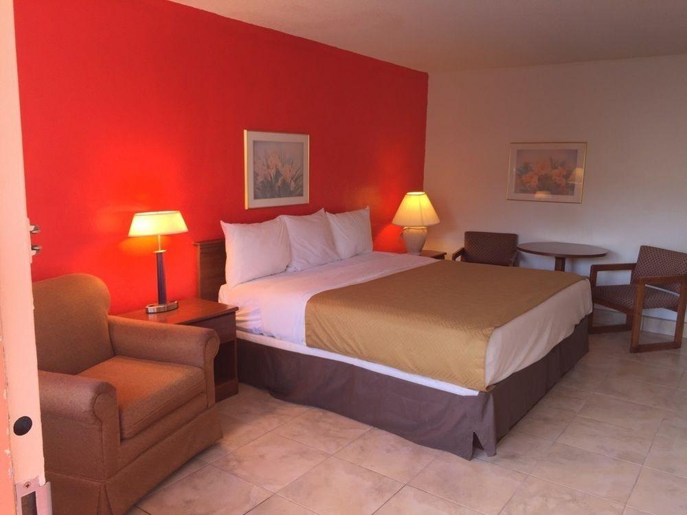 Econo Lodge North Норт-Форт-Маєрс Екстер'єр фото