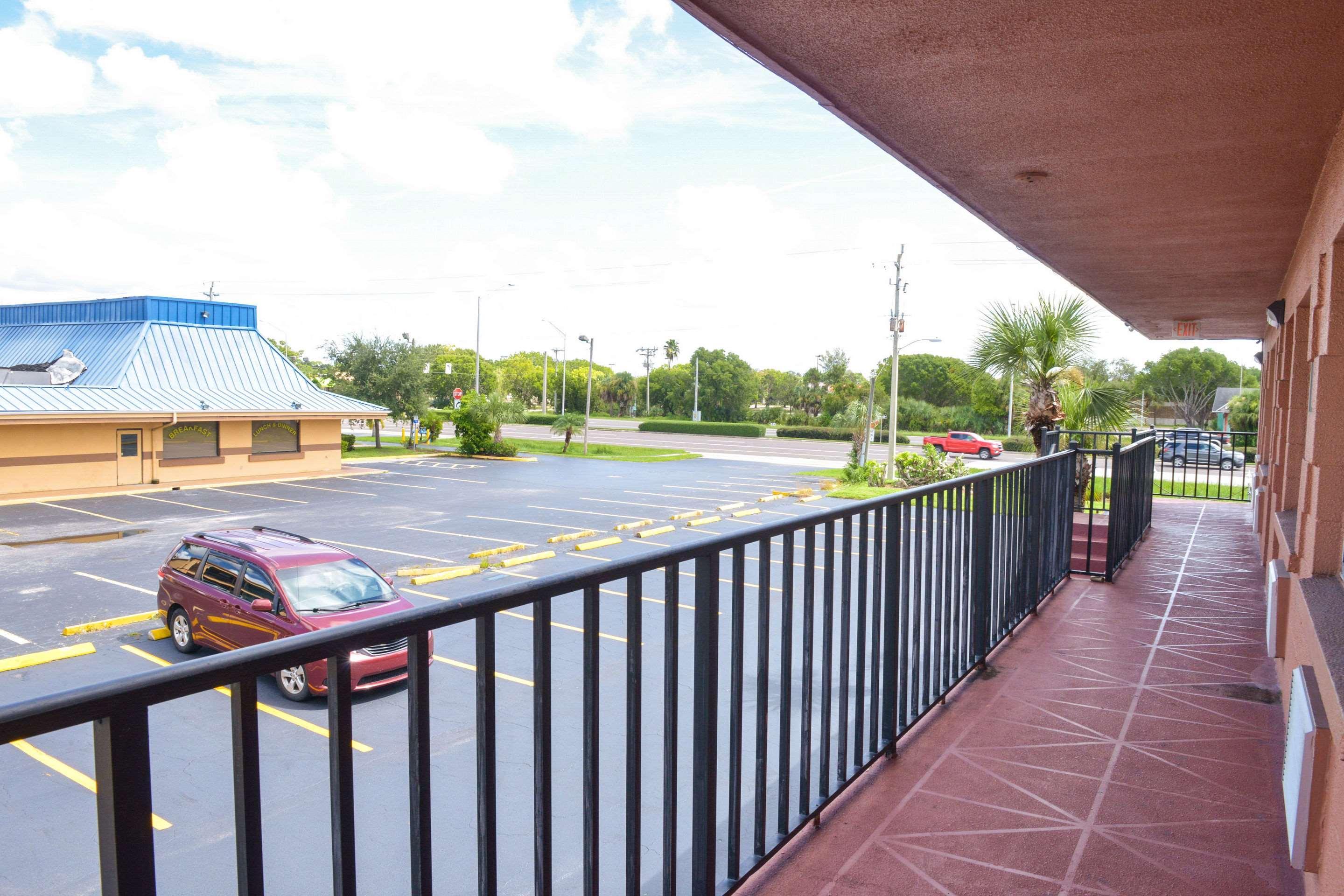 Econo Lodge North Норт-Форт-Маєрс Екстер'єр фото