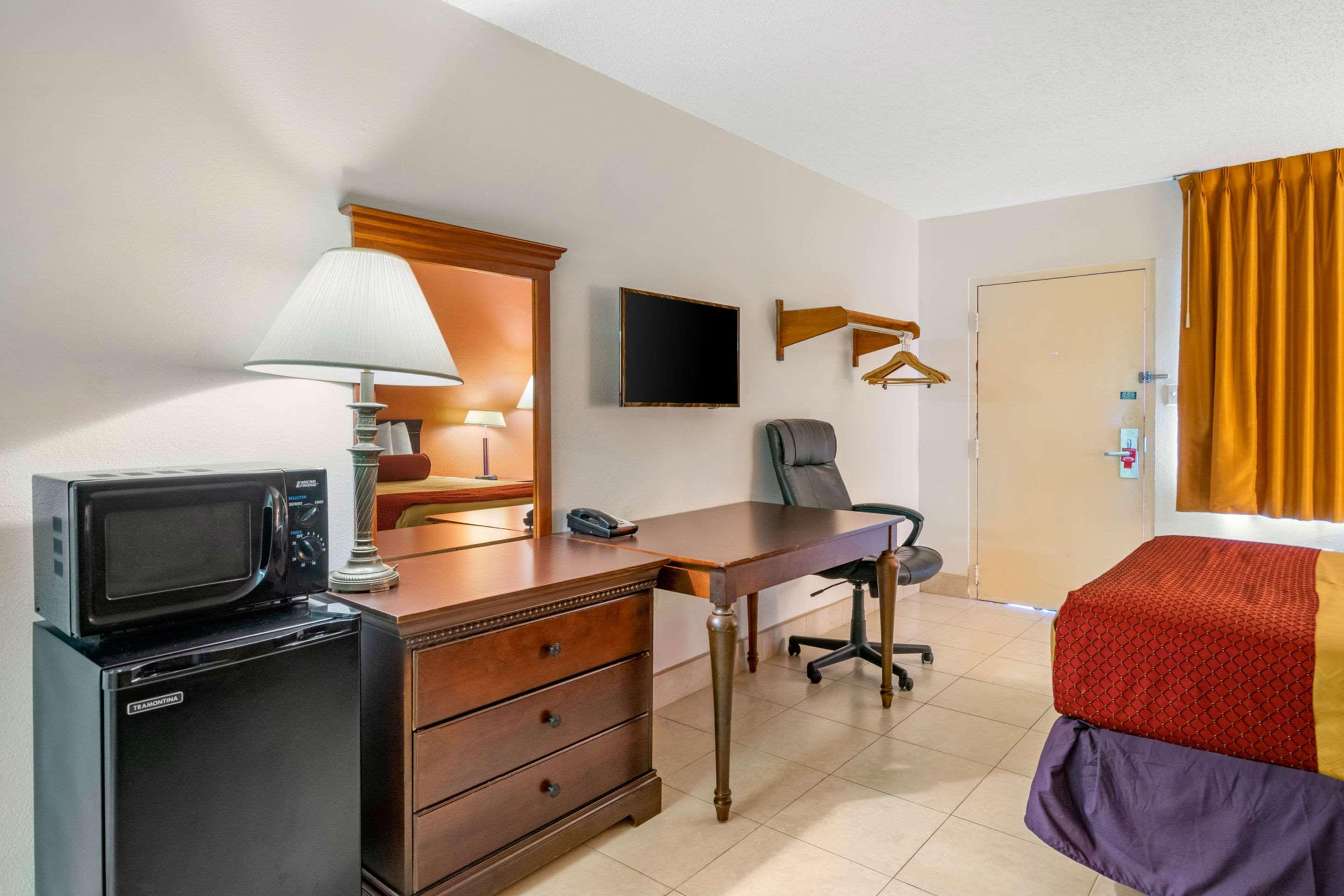 Econo Lodge North Норт-Форт-Маєрс Екстер'єр фото