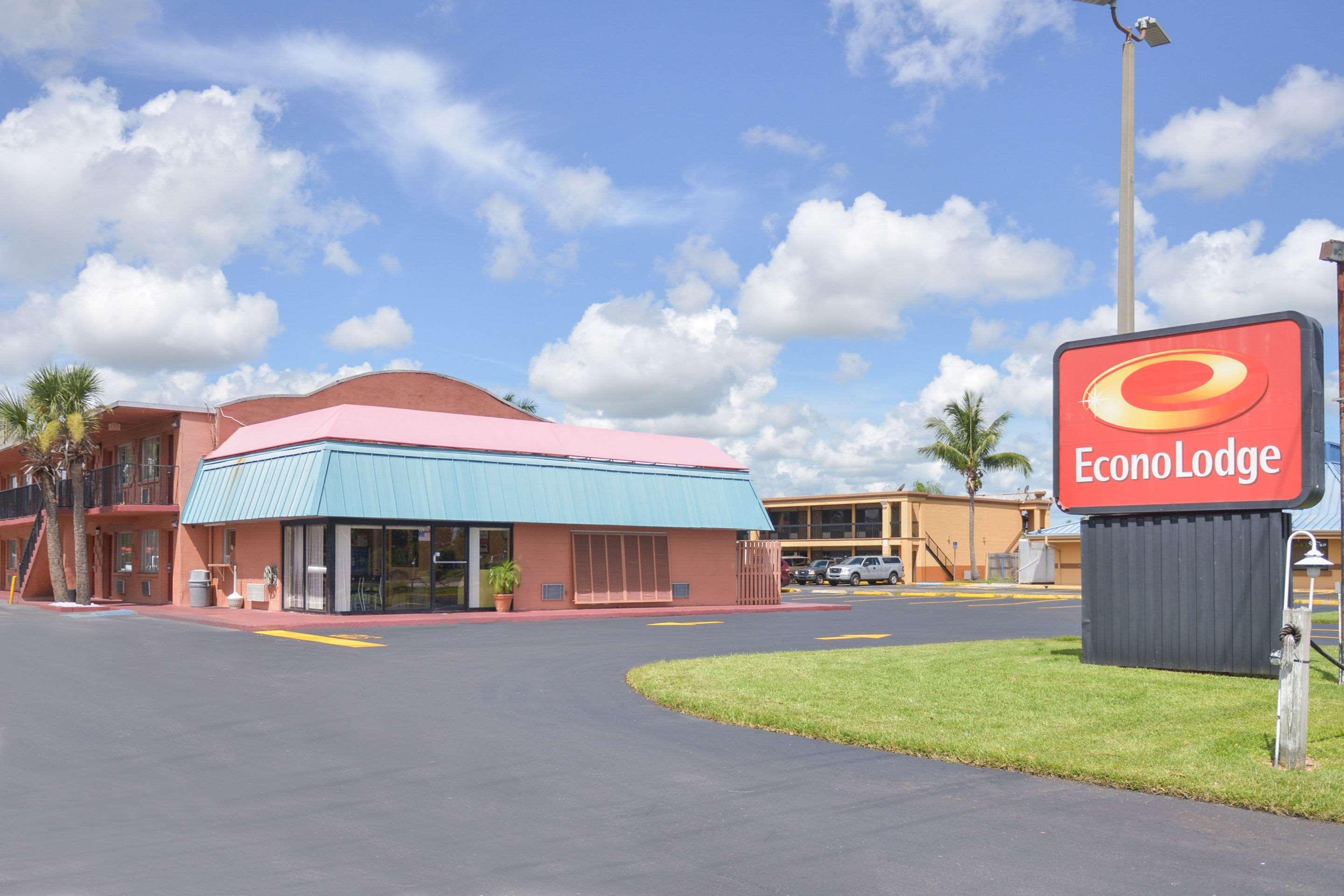 Econo Lodge North Норт-Форт-Маєрс Екстер'єр фото