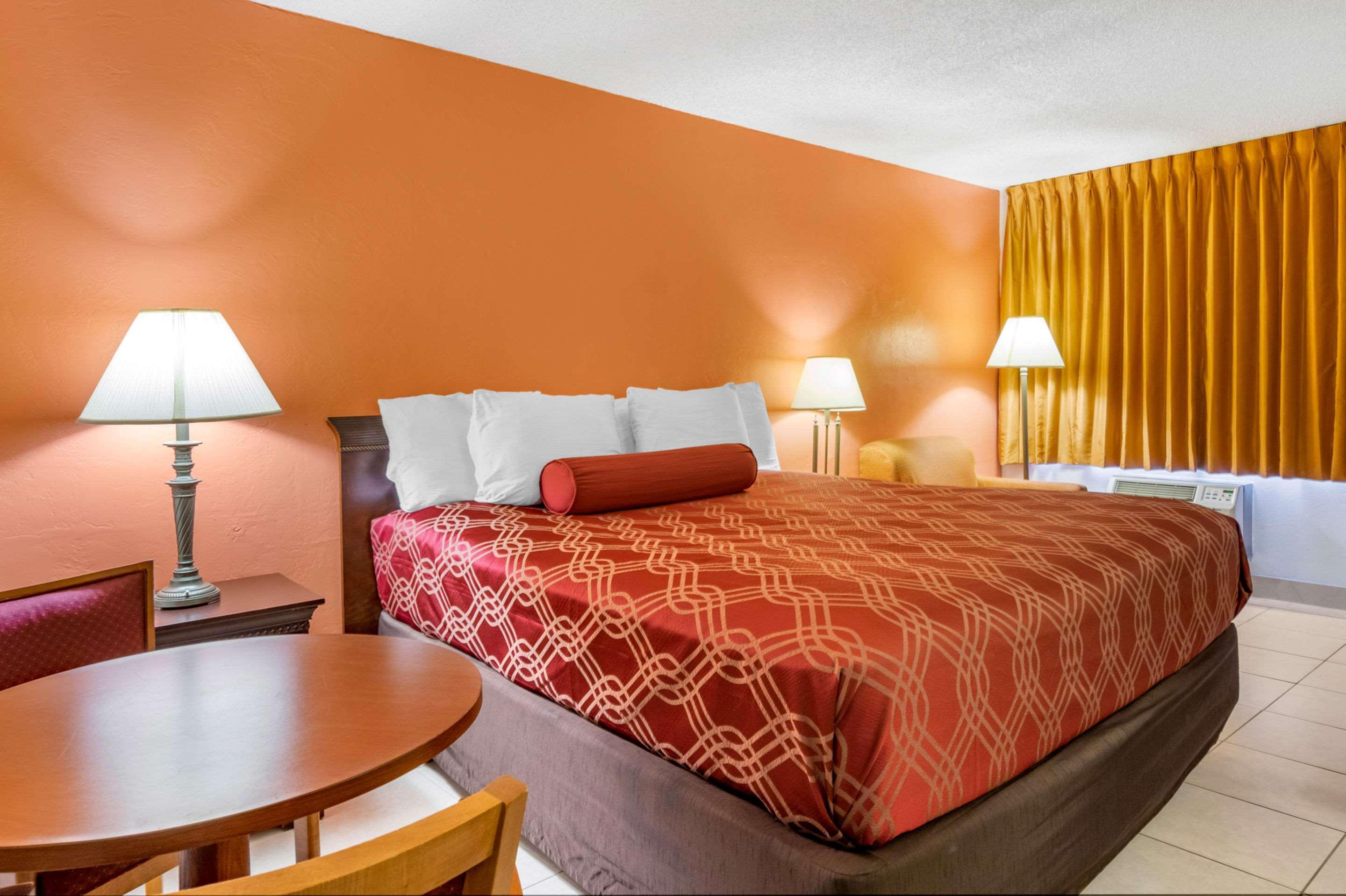 Econo Lodge North Норт-Форт-Маєрс Екстер'єр фото