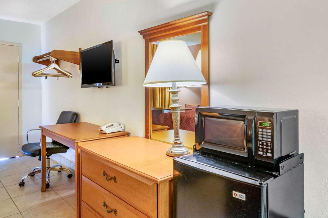 Econo Lodge North Норт-Форт-Маєрс Екстер'єр фото