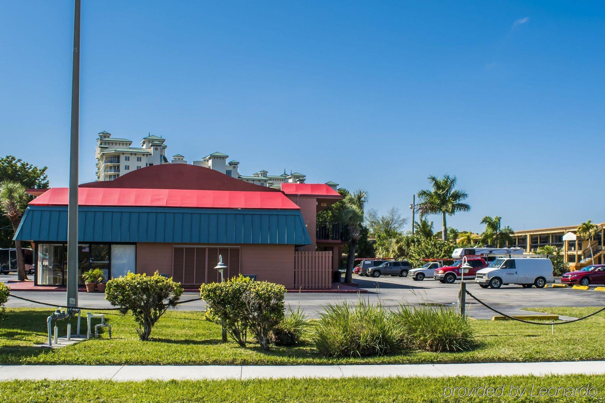Econo Lodge North Норт-Форт-Маєрс Екстер'єр фото